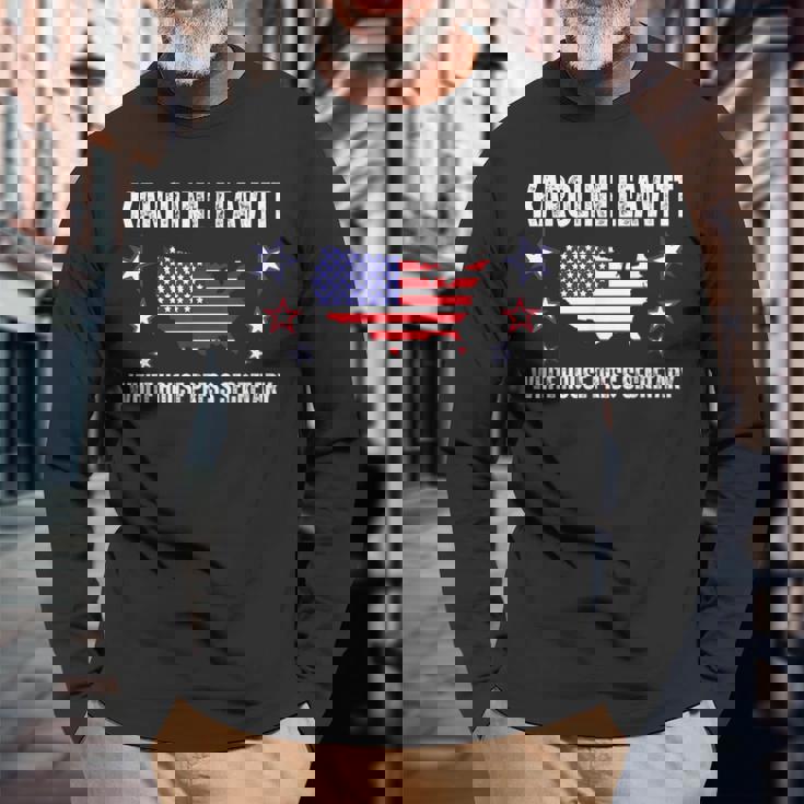 カロライン・レヴィット・ホワイトハウス報道官 長袖Tシャツ 高齢者への贈り物