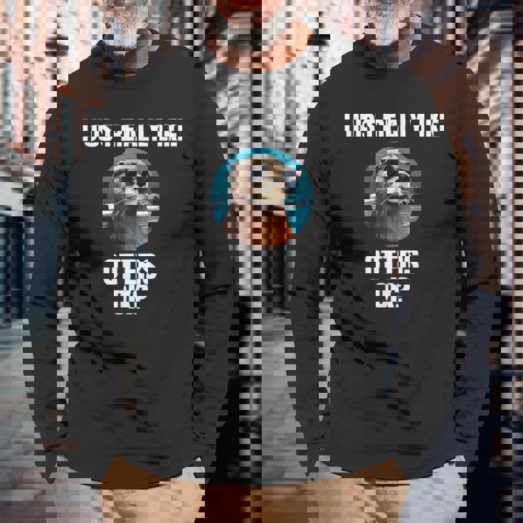 カワウソ 動物 カワウソ 長袖Tシャツ 高齢者への贈り物