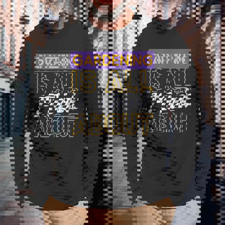 ガーデニングは私が考えるすべてです 長袖Tシャツ 高齢者への贈り物