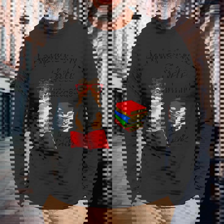 キュート・ハピネス・イズ・シェルティー・アンド・ブックス・シェルティー・マム 長袖Tシャツ 高齢者への贈り物