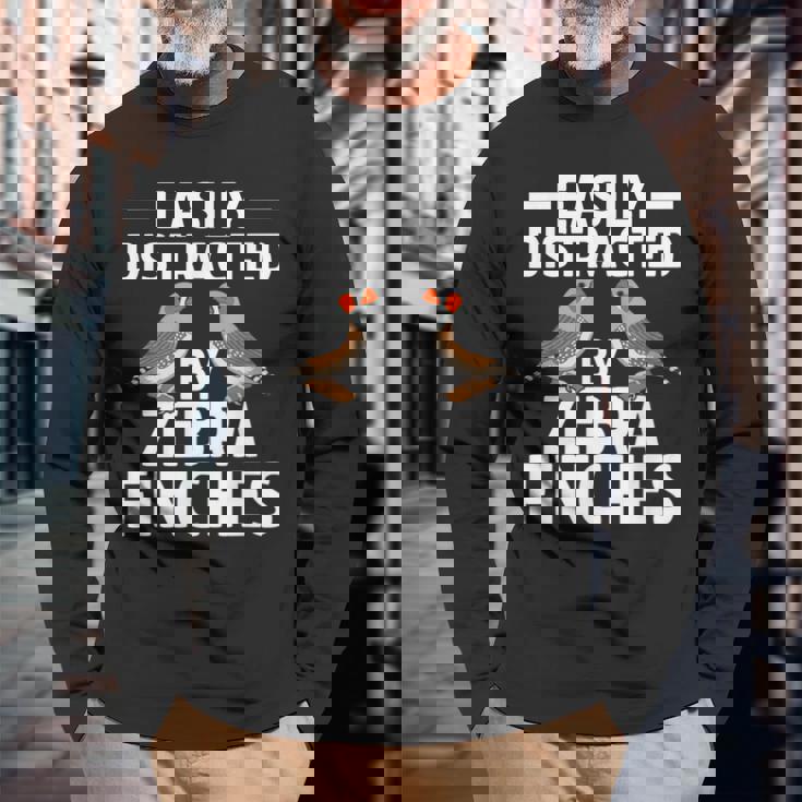 キンカチョウの飼育員はキンカチョウに気をそらされやすい 長袖Tシャツ 高齢者への贈り物