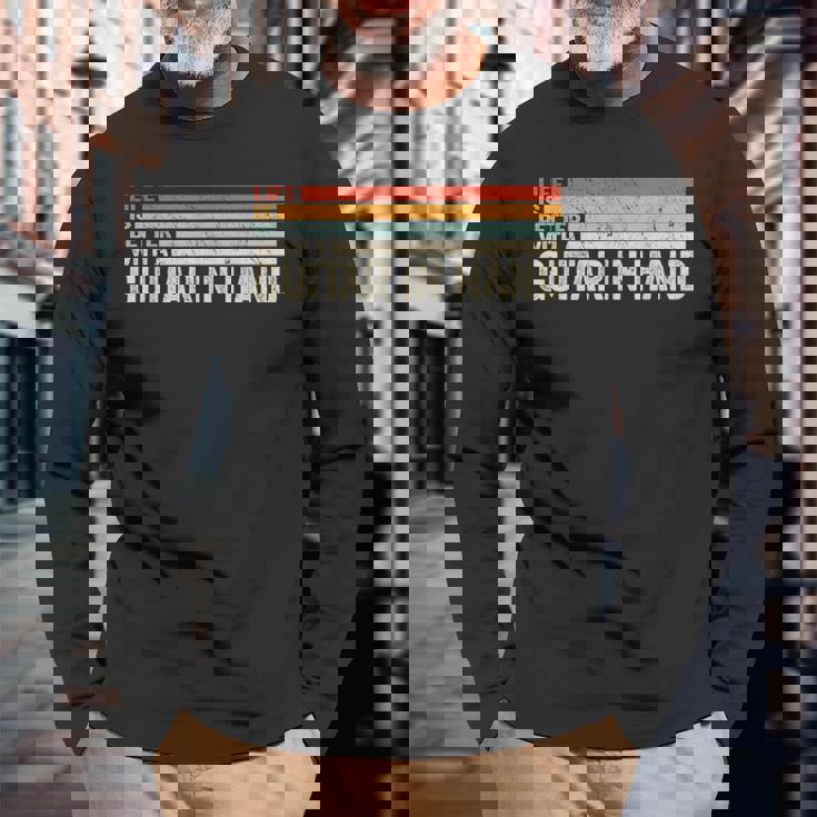 ギター・イン・ハンド・ミュージシャン・ギタリストとの人生はより良い。 長袖Tシャツ 高齢者への贈り物