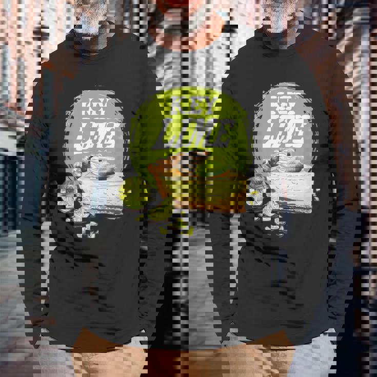 クラシックなデザート愛好家のための素晴らしいキーライムパイ。 長袖Tシャツ 高齢者への贈り物