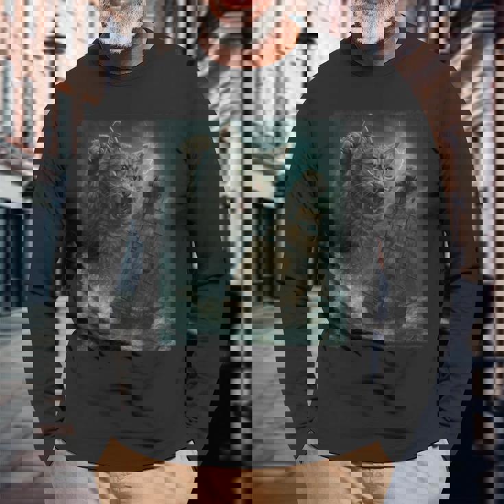 クラーケンの海の怪獣が海に潜る海賊船を襲う巨大猫 長袖Tシャツ 高齢者への贈り物