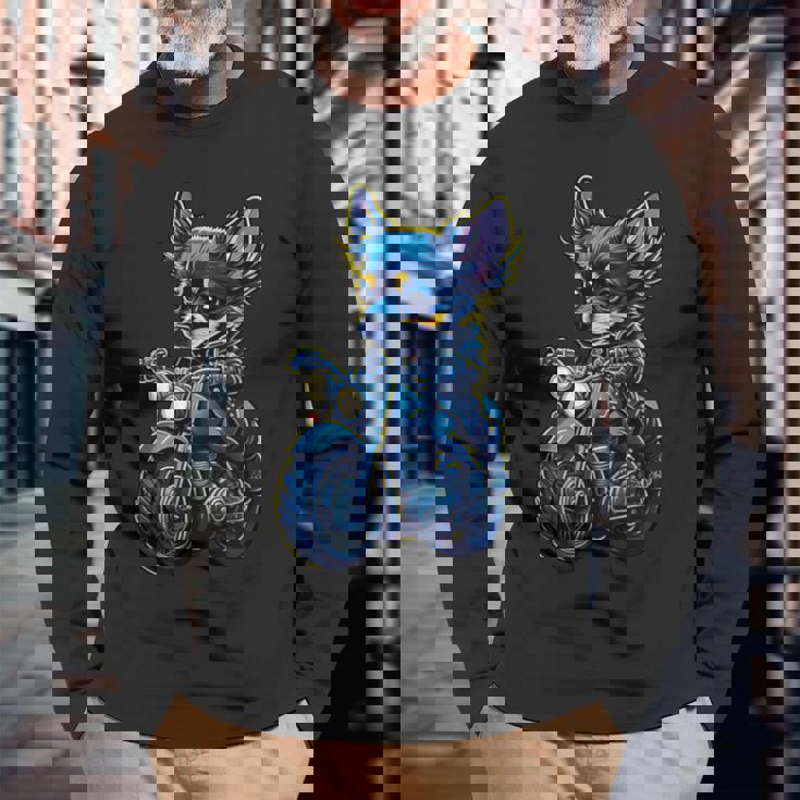 クリスマスにバイクを運転するかわいいチワワ。 長袖Tシャツ 高齢者への贈り物