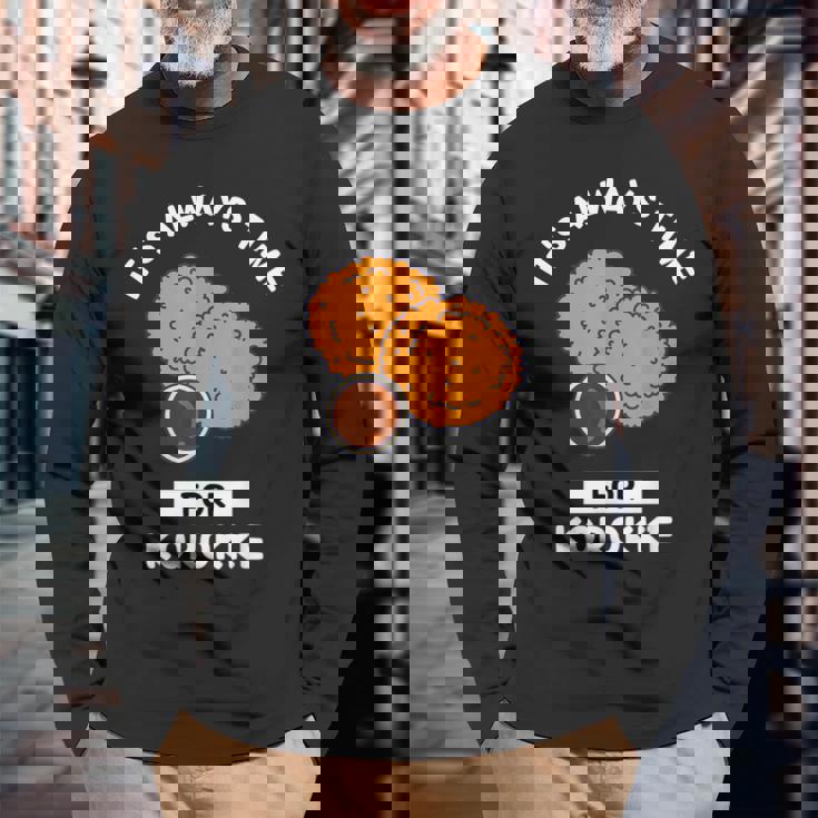 コロッケ 食好き、いつもコロッケを食べる時間だ 長袖Tシャツ 高齢者への贈り物