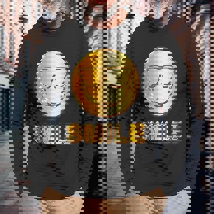 ゴールデン スマイル（フェイク ゴールド風）スマイリー フェイス ニコニコ 笑顔 サングラス 面白い 色 長袖Tシャツ 高齢者への贈り物