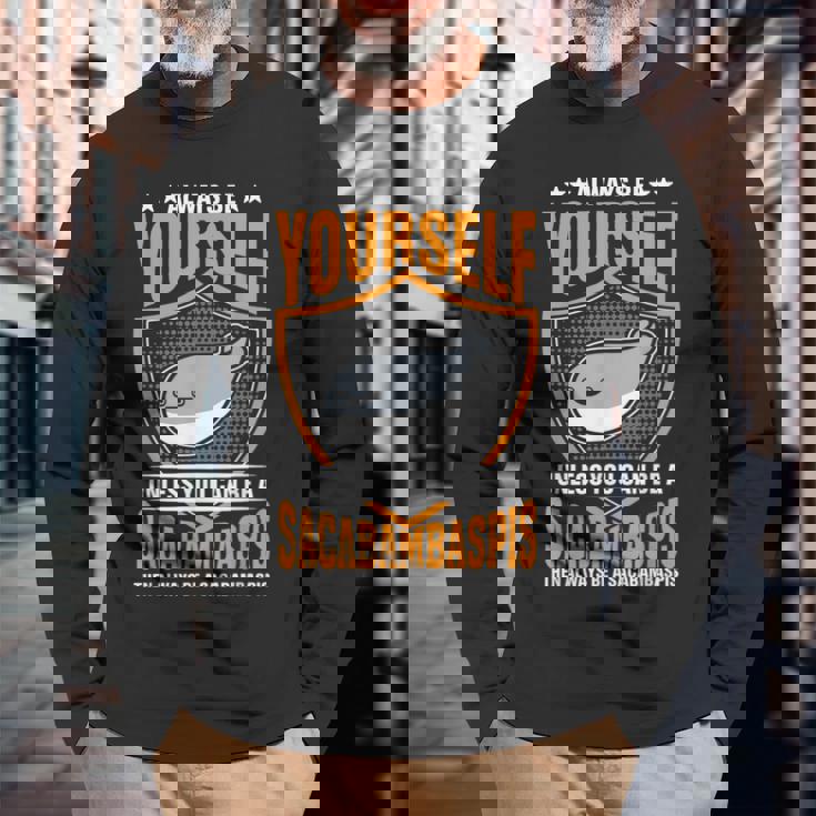 サカバンバスピスのフィッシュミームになれない限り、常に自分らしくありなさい 長袖Tシャツ 高齢者への贈り物