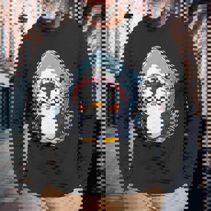 サメのコスチュームを着た面白いペンギン 長袖Tシャツ 高齢者への贈り物