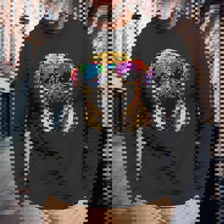 サングラスとパグベージュ犬愛カーリンかわいいパグ 長袖Tシャツ 高齢者への贈り物