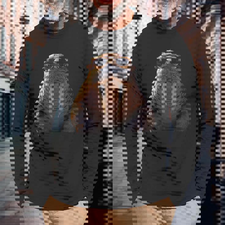 サングラスの牙を持つセイウチ アザラシ セイウチ 長袖Tシャツ 高齢者への贈り物