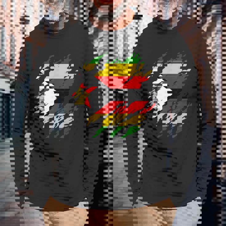 ジンバブエの旗ジンバブエ 長袖Tシャツ 高齢者への贈り物