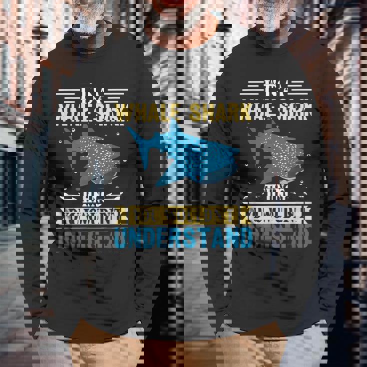 ジンベイザメのことは理解できないジンベイザメです。 長袖Tシャツ 高齢者への贈り物