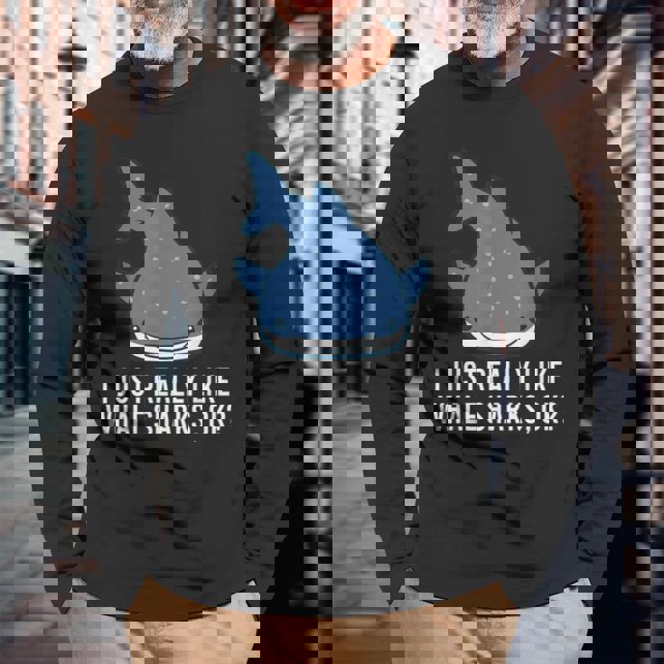 ジンベエザメが本当に好きだよ？かわいいジンベイザメ 長袖Tシャツ 高齢者への贈り物