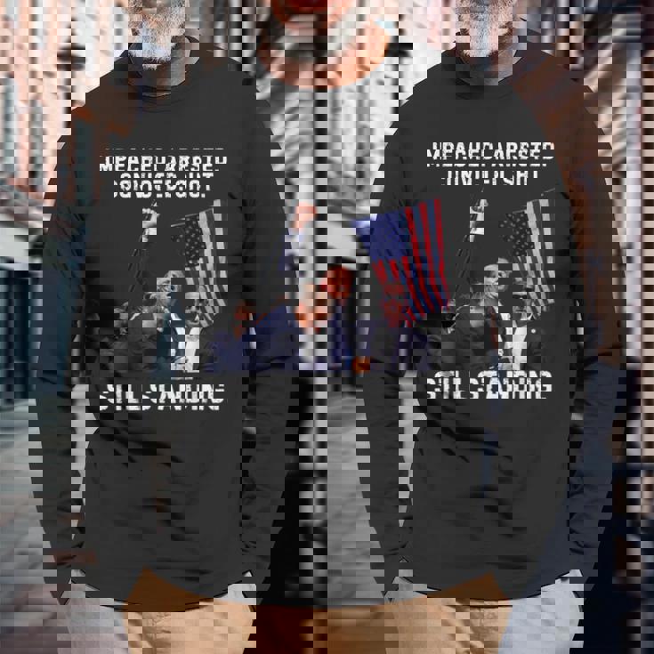 スティル・スタンディング・トランプ 2024 暗殺未遂 長袖Tシャツ 高齢者への贈り物