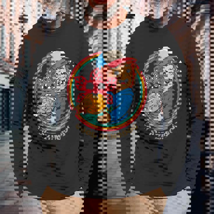 ストレンジャー・シングス ダスティン デモドグ ミーム 好奇心 コンパニオン 84 長袖Tシャツ 高齢者への贈り物