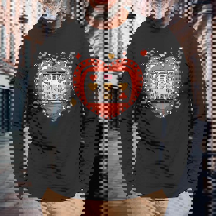 スロットマシンハートジャックポットカジノギャンブル愛好家 長袖Tシャツ 高齢者への贈り物