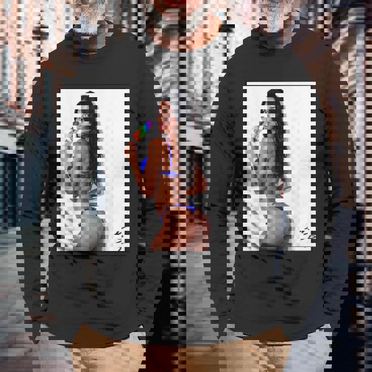 セクシーガールグラフィックtシャツ アイスポップのセクシーなラティーナブーティーガール。 長袖Tシャツ 高齢者への贈り物