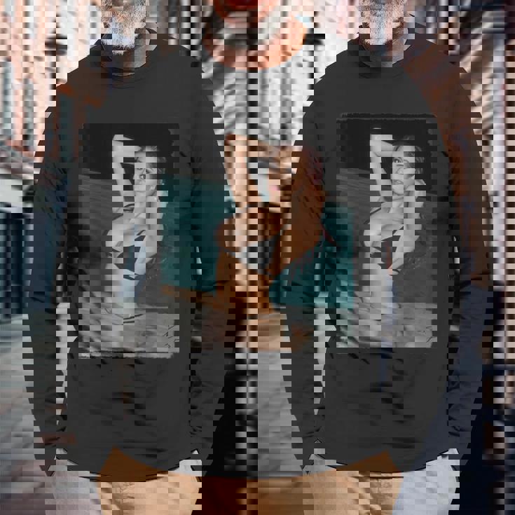 セクシーガールグラフィックtシャツ プールでセクシーなアジアのピンナップガール 長袖Tシャツ 高齢者への贈り物