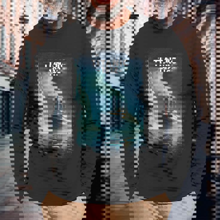 タイタニック号沈没船が1912年に氷山を襲った記念品 長袖Tシャツ 高齢者への贈り物