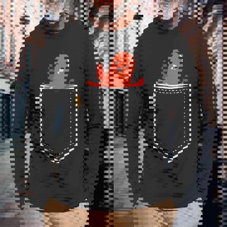 タコさんウインナー たこさん ウインナー 食べ物 イラスト ワンポイント ポケット デザイン かわいい おもしろ 長袖Tシャツ 高齢者への贈り物