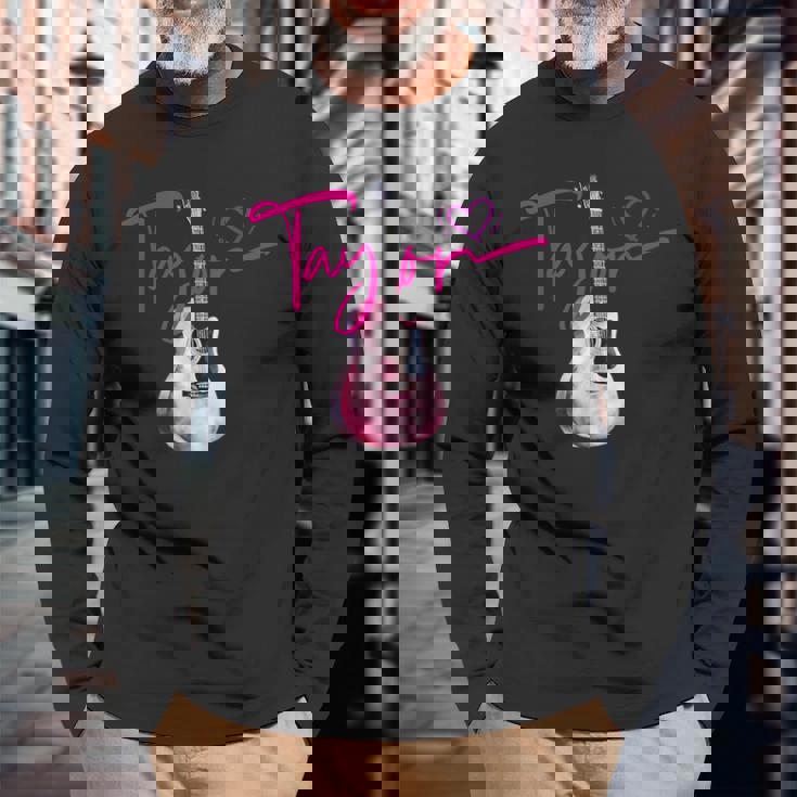 テイラーのファーストネーム 私はテイラーガールが大好きです かわいいギター 長袖Tシャツ 高齢者への贈り物
