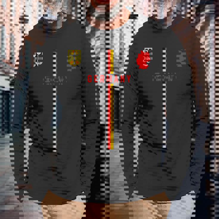 ドイツ国旗、ドイツのシルエットマップ、紋章 長袖Tシャツ 高齢者への贈り物