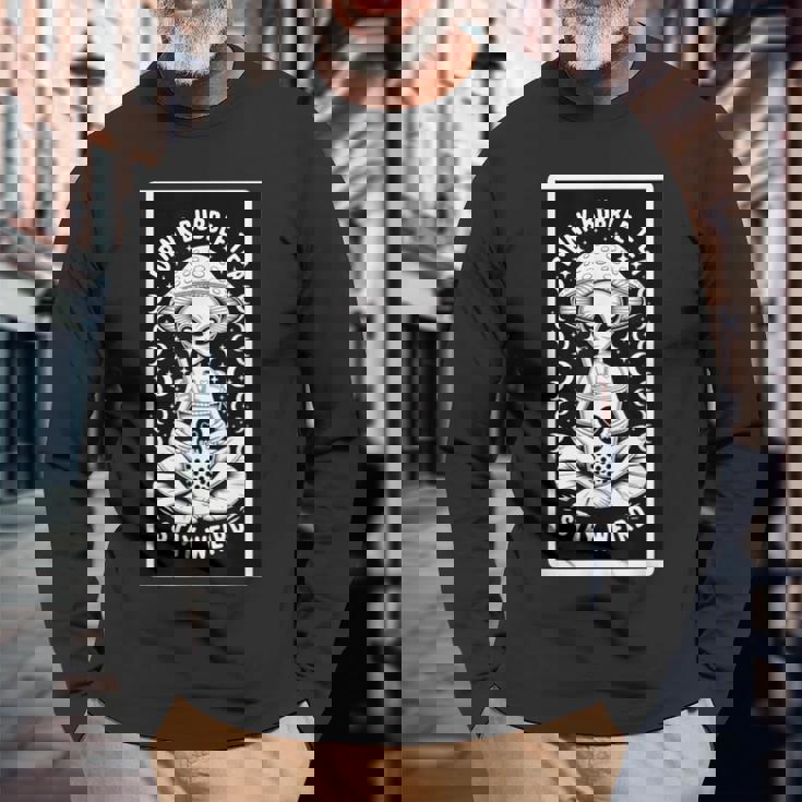 ドリンクタピオカティーステイウィアードエイリアン 長袖Tシャツ 高齢者への贈り物