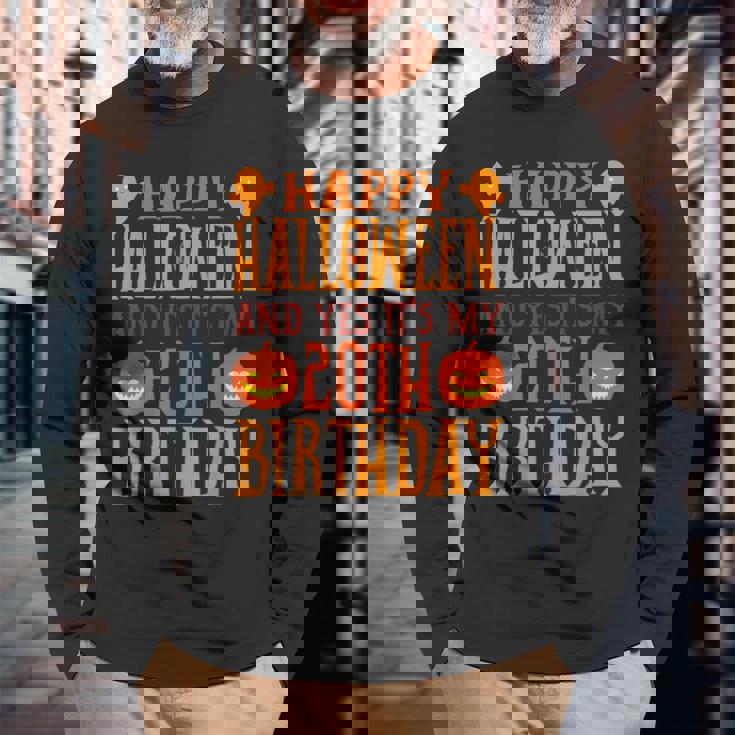 ハッピーハロウィンそしてはい、私の20歳の誕生日です 長袖Tシャツ 高齢者への贈り物