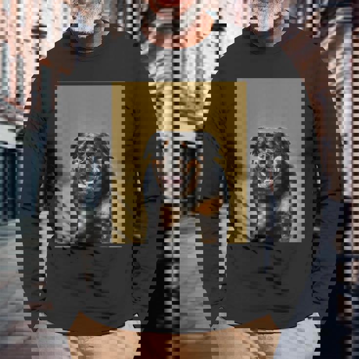 ハッピーロットワイラー犬自撮りポートレート 長袖Tシャツ 高齢者への贈り物