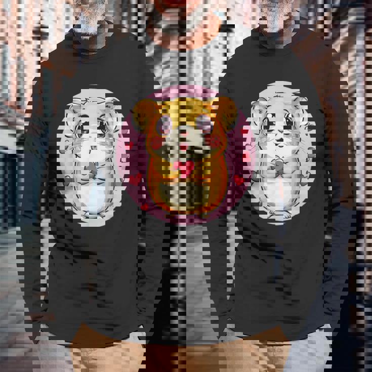 ハートに囲まれたハートを持つかわいいハムスター 長袖Tシャツ 高齢者への贈り物