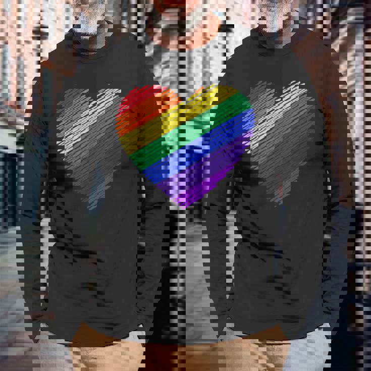 ハート・イン・ザ・カラーズ・オブ・ザ・レインボー 長袖Tシャツ 高齢者への贈り物