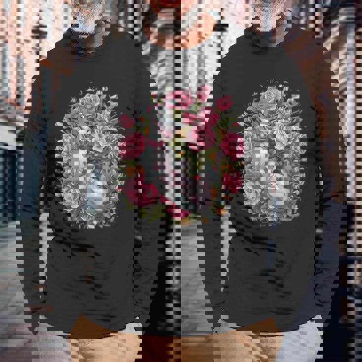 バラとチューリップを持つイタリアン・グレーハウンド犬 長袖Tシャツ 高齢者への贈り物