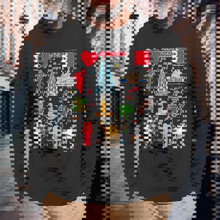 バーレーンの手描きシンボル、バーレーンの地図、文化的アイコン 長袖Tシャツ 高齢者への贈り物