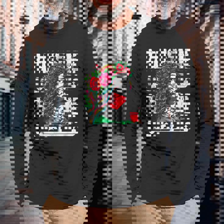 パレスチナのバンダナを持つパレスチナの少女 パレスチナ人 長袖Tシャツ 高齢者への贈り物