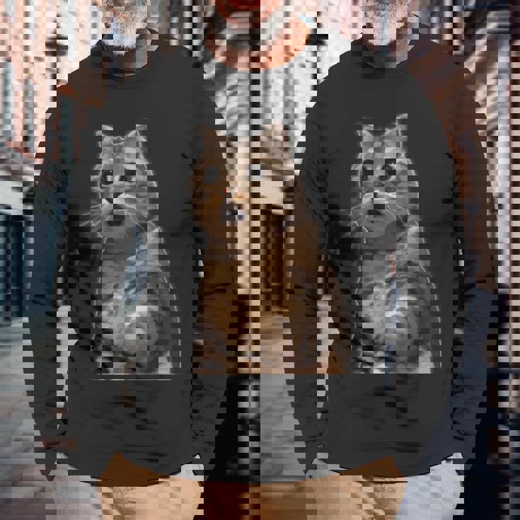 ビックリ猫 驚く猫 猫ミーム びっくり おどろく かわいい 面白い 人気 猫 イラスト 長袖Tシャツ 高齢者への贈り物