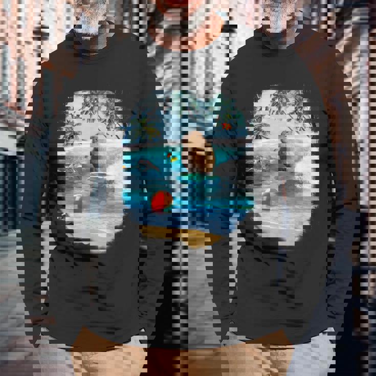 ビーチでのカピバラサーフィンおかしい 長袖Tシャツ 高齢者への贈り物