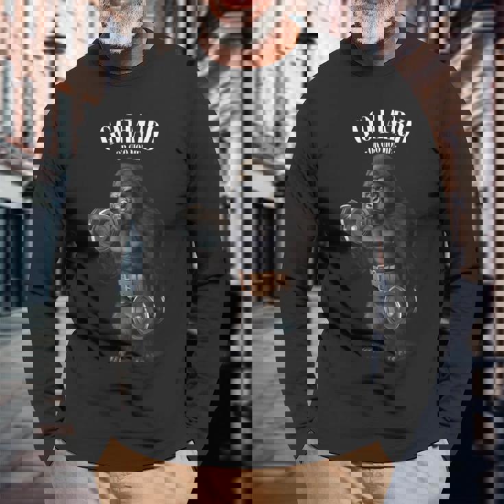 フィットネスジムでダンベルでゴリラ筋トレ 長袖Tシャツ 高齢者への贈り物