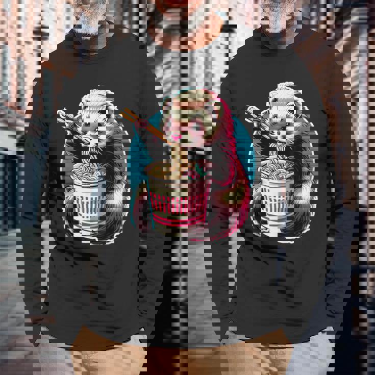 フェレットの飼い主かわいいカワイイアニメフェレットがラーメン丼シャツを食べる 長袖Tシャツ 高齢者への贈り物