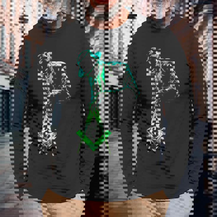 フリーメイソンをテーマにしたフリーメイソンがツールを運びます」S&C 長袖Tシャツ 高齢者への贈り物