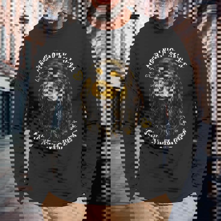 ブラックとタン、キャバリアキングチャールズ・スパニエル 長袖Tシャツ 高齢者への贈り物