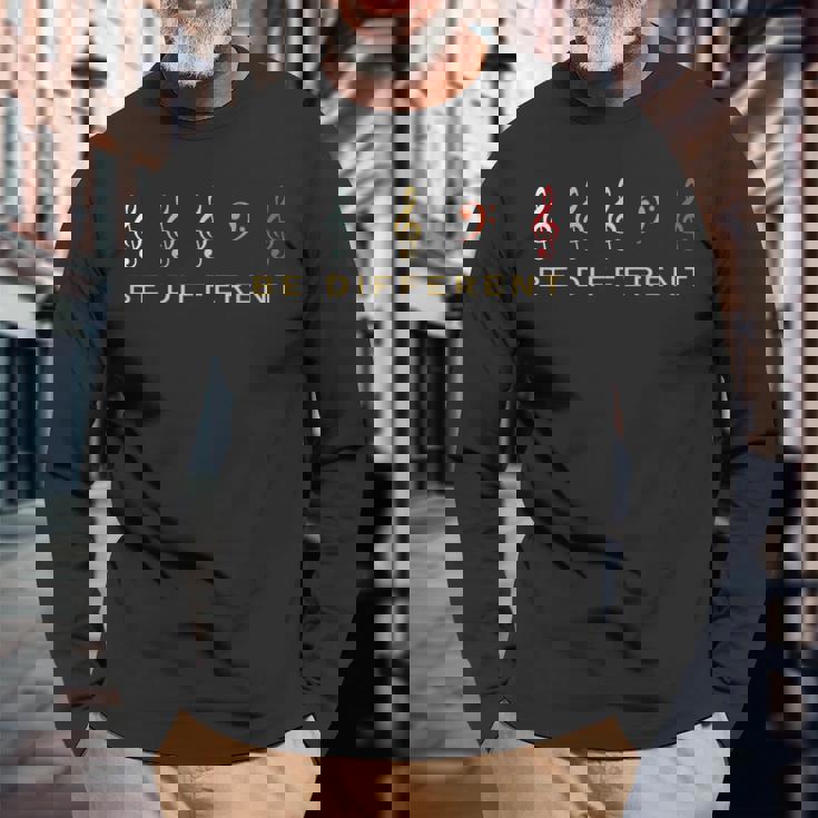 ヘ音記号を ミュージシャン Be Different 長袖Tシャツ 高齢者への贈り物