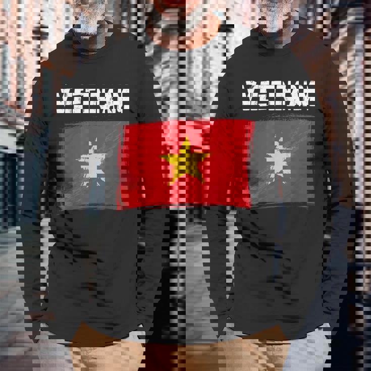 ベトナム国旗 ホリデー ビンテージ グランジ ベトナム国旗 長袖Tシャツ 高齢者への贈り物