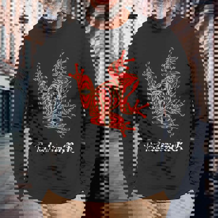 ペンドルトン、またはレッドブラックフロッグ ネイティブアメリカン パシフィックnw 長袖Tシャツ 高齢者への贈り物