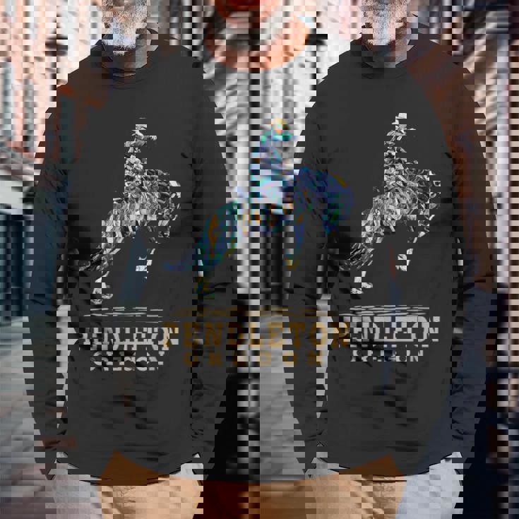 ペンドルトンオレゴン-ロデオ-カウボーイ-ホース 長袖Tシャツ 高齢者への贈り物