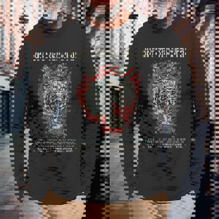 ホワイトタイガータトゥースタジオ、オールドスクール、インドール、インド 長袖Tシャツ 高齢者への贈り物