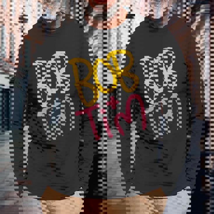 ミニオンズ ボブ&ティム Here For The Hugs 長袖Tシャツ 高齢者への贈り物