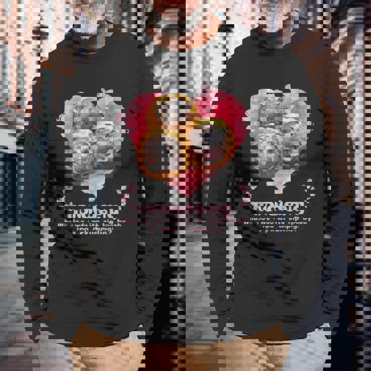 ムーデン君が 豚肉団子 になっちゃった！可愛いカバの赤ちゃん 長袖Tシャツ 高齢者への贈り物