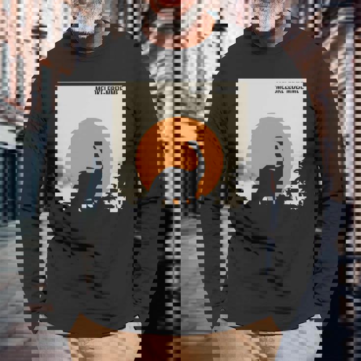 モケレ Mbembe 長袖Tシャツ 高齢者への贈り物