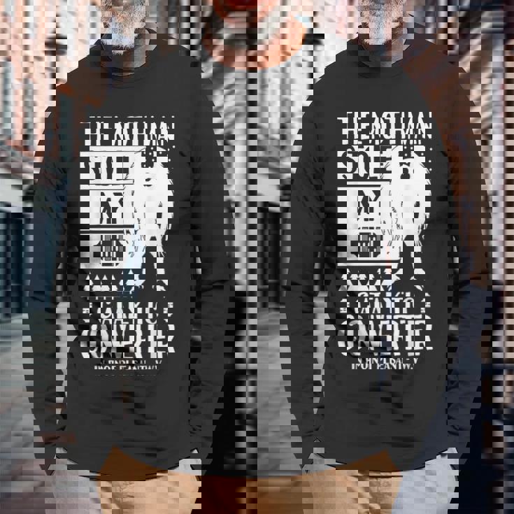 モスマンが私の触媒コンバーターを盗んだ Moth Man Cryptid 長袖Tシャツ 高齢者への贈り物